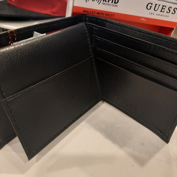 Guess wallet BNWT - Picture 4 of 6